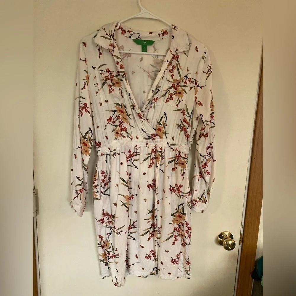 Ladies, long sleeve crisscross dress with pockets